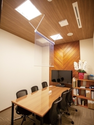 エントランス脇の商談スペース