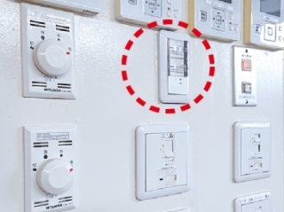 スマートスイッチは厨房の壁面に