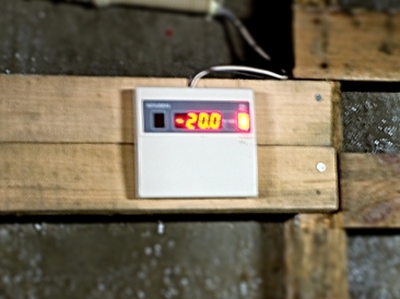 低温用リモコンは前室に設置