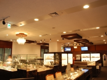 店内(電球色を利用)