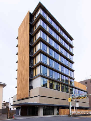 【社員寮外観】