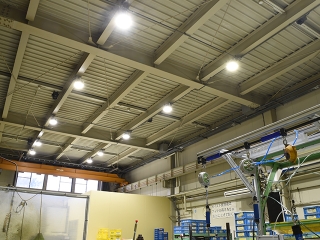 納入事例 製造ライン 事務室 工場屋外を明るく照らすled照明 三菱電機 照明