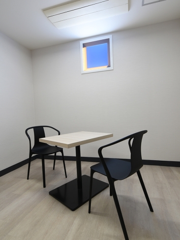 休憩室 朝/夕シーン