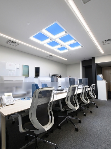 オフィス 昼シーン