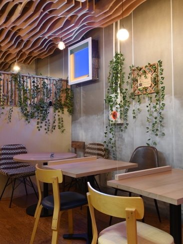 地下にあるカフェに導入