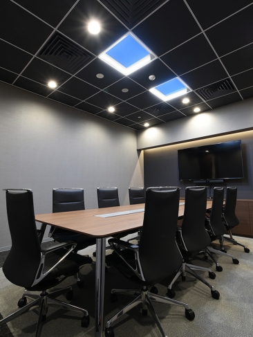 会議室 昼シーン