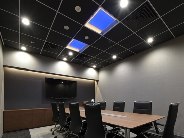 会議室 夜シーン