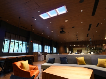 コワーキングエリア　昼シーン