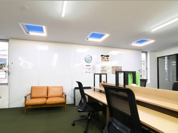 オフィス:昼シーン