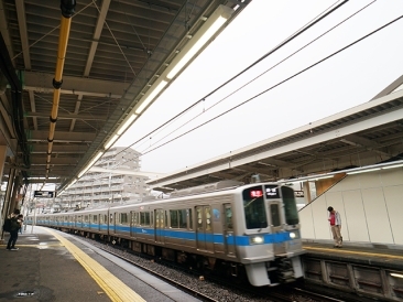 小田急 鶴巻温泉駅 ホーム