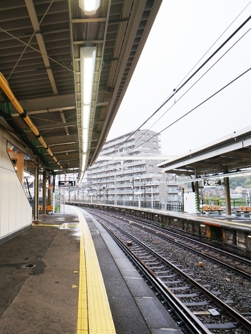 小田急 鶴巻温泉駅 ホーム