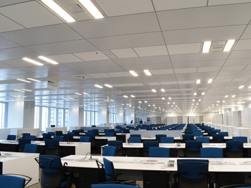 横浜市庁舎　内観