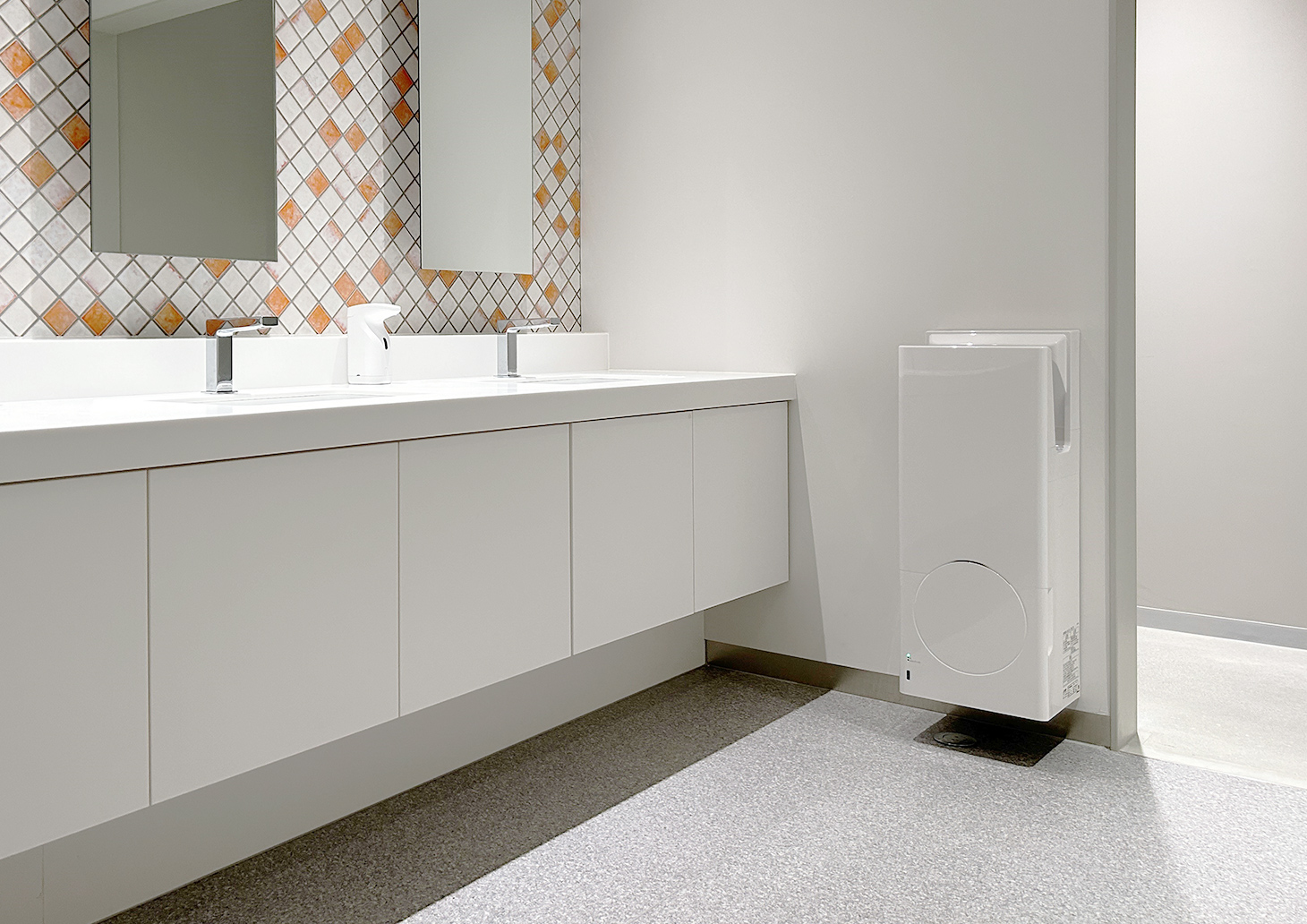 スリムタイプ＜衛生強化モデル＞設置イメージ