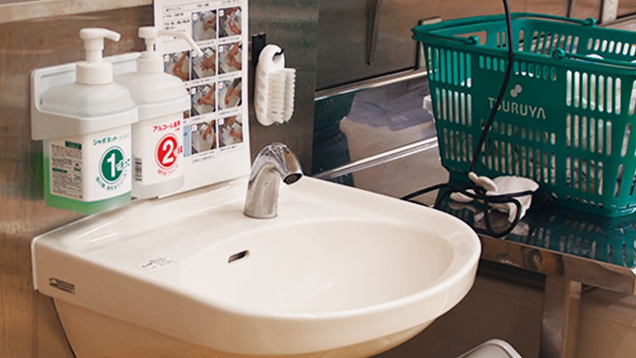 バックヤード内作業室　湯水混合栓②