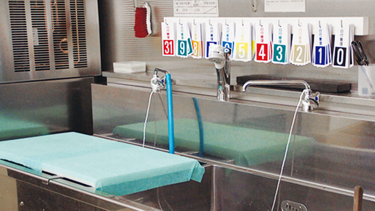 バックヤード内作業室　湯水混合栓③