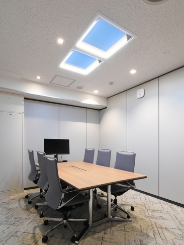 会議室：昼シーン