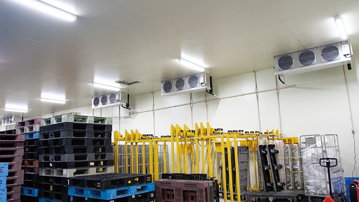 荷捌き場と、卵などを保管するチルド室