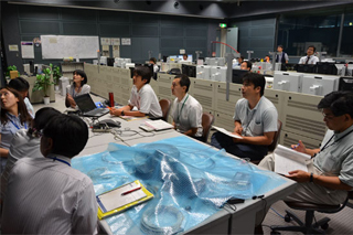 古川飛行士と「きぼう」運用管制室は週1回、日本語でミーティング。「どんどん疑問点を質問してくれるので、やりやすい」と信頼関係はばっちり（提供：JAXA）