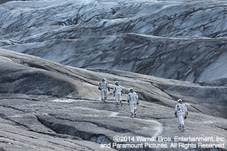 ワームホールを通り、別の恒星まで宇宙飛行。ターゲットとなる惑星を探査する宇宙飛行士たち。ここに人類は移住することになるのか。予想を超える展開が待っている。(c)2014 Warner Bros. Entertainment, Inc. and Paramount Pictures. All Rights Reserved.