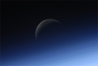ISSから6月22日に撮影した月がツイッターに。（提供：NASA）