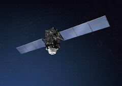 「みちびき」イメージ図。頭上に常に衛星を置くには3機体制にしなければならない。さらに日本独自の測位衛星システムには静止衛星などとの組み合わせで合計7基程度必要と考えられている。