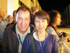 ドイツ人記者のゲルハルドとクルーウォークアウト直前に。在米日本人記者・かの子さんが撮影してくれた一枚。