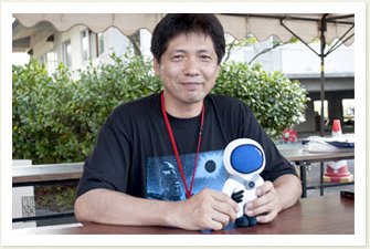 Dスペェスケと一緒に写真に納まってくれた沼澤さん。