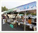 胎内星まつり受付付近。多くのスタッフやボランティアの方々が裏で支えてくれています。