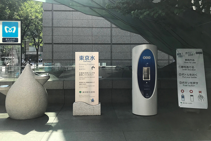 「東京水」として東京駅近くの複合施設「東京フォーラム」に設置された給水スポット