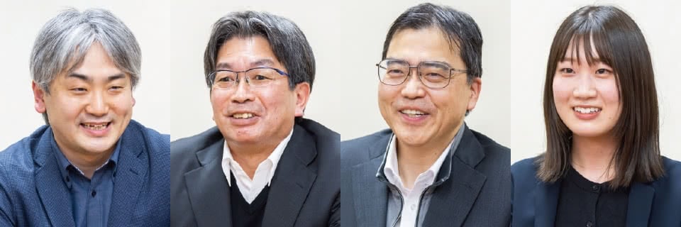  左から、システム営業部 部長 新屋 賢一氏、経営管理課 課長 三浦 拓一郎氏、システム営業部 アシスタントマネージャ 北川 忠男氏、システム営業部 鈴木 香帆氏