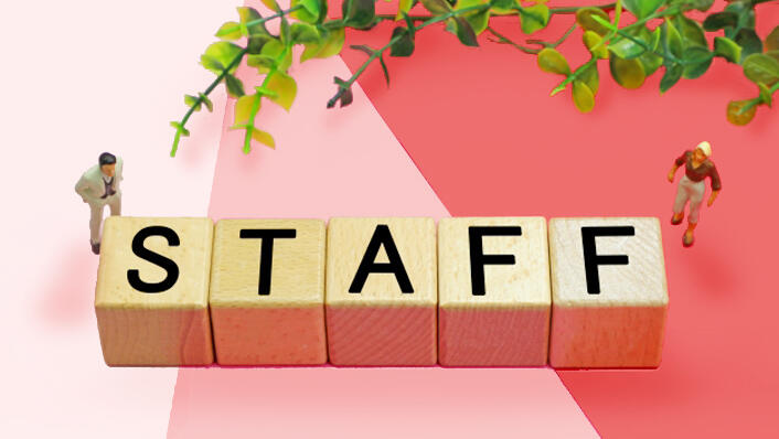 スタッフの属人化を防ぐ！ 接客力を底上げする情報共有の仕組みとは