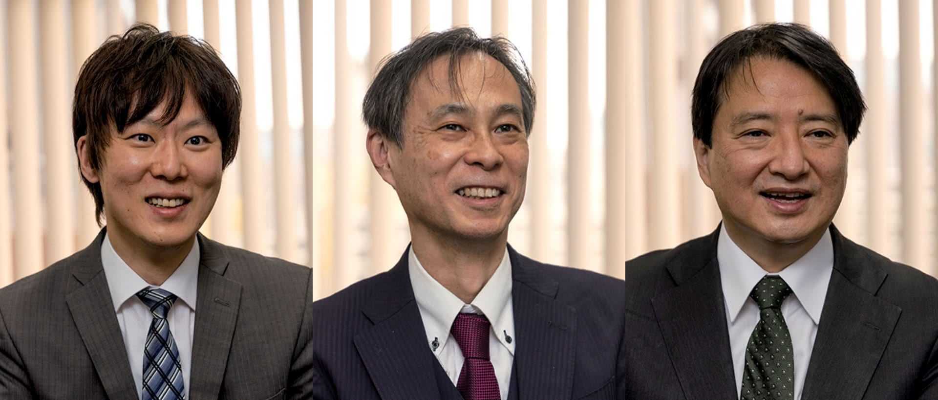 三菱電機インフォメーションシステムズ株式会社　金融第一事業部　第一サービス事業推進室　サーティファイドプロフェッショナル　大江 哲浩 氏（左）三菱電機インフォメーションシステムズ株式会社　金融第一事業部　第一サービス事業推進室　シニアマネージャー　伊串 亮二 氏（中）三菱電機インフォメーションシステムズ株式会社　金融第二事業部　第二サービス事業推進室　システム課　エキスパート　田中 学 氏 （右）