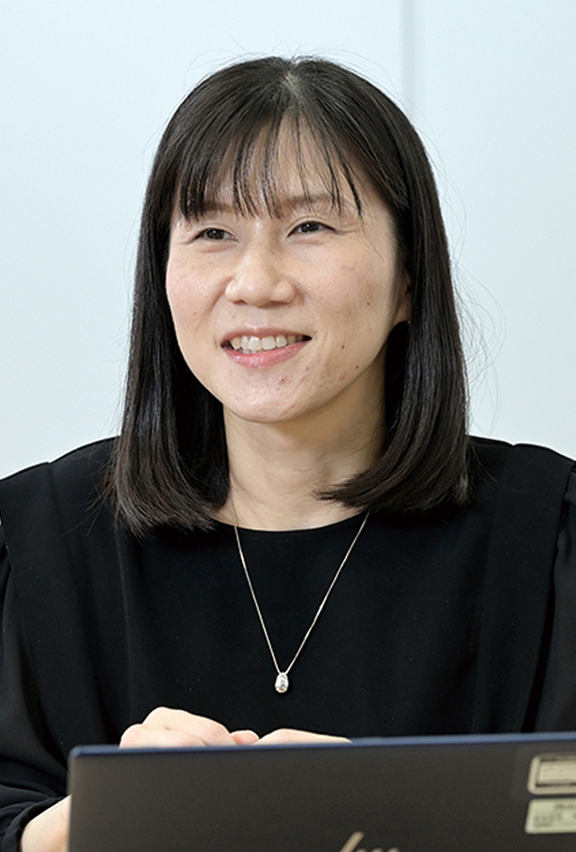 足立 美智子 氏