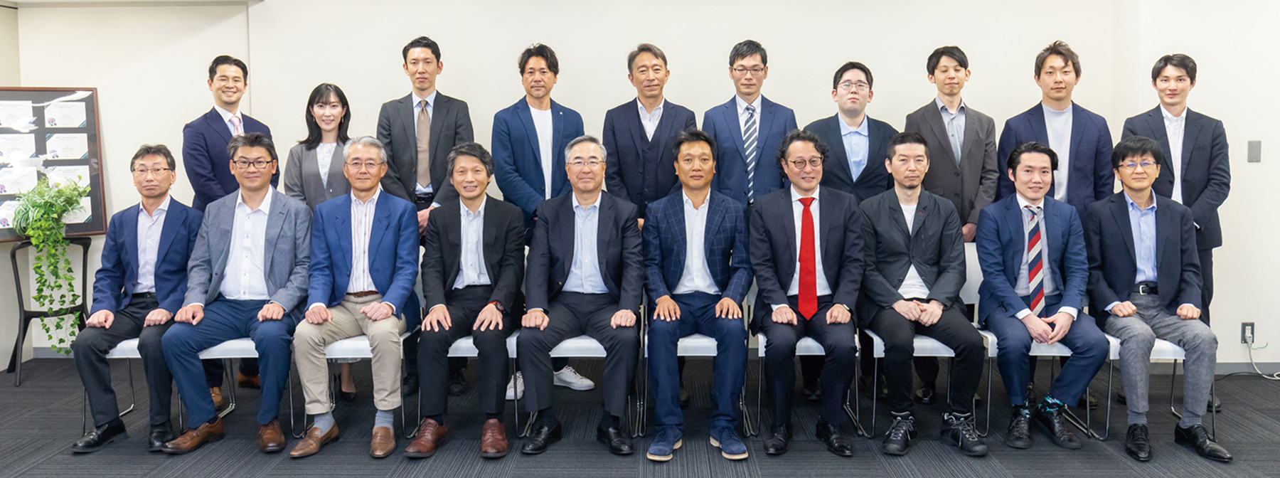 2023年4月、新会社クラウドセントリックの設立を記念して決起会が開催された。クラウドセントリック社員と関係者が一堂に介し、互いのビジョンや今後のビジネスへの期待を共有した
