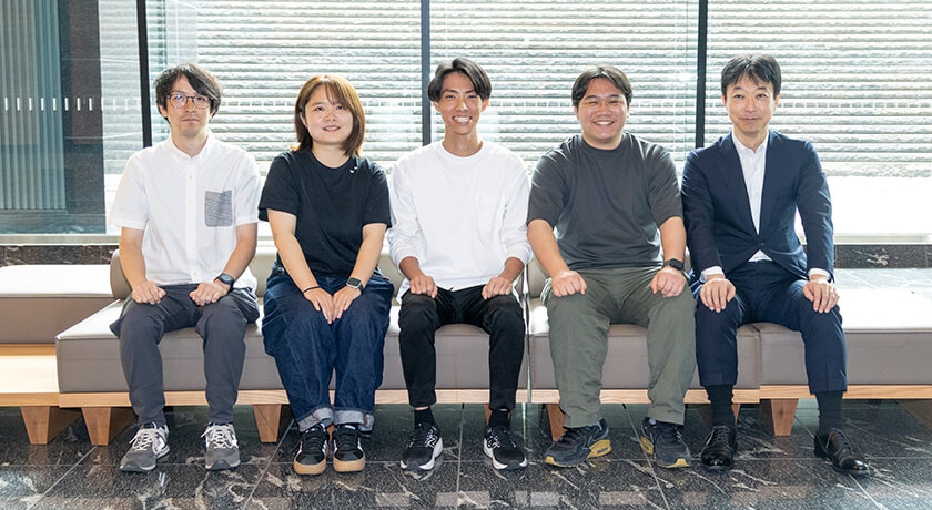 若手のひらめきが、独自AI技術をサービスに変えた 重複会話を分離する音声分離サービス「waketekoo」